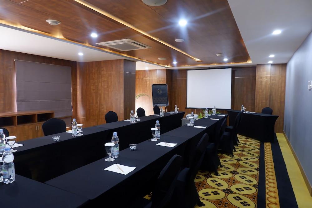 El Hotel Yogyakarta Malioboro Exteriör bild