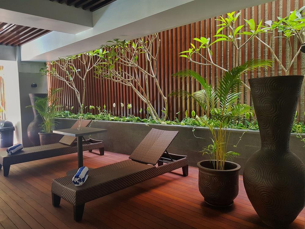 El Hotel Yogyakarta Malioboro Exteriör bild